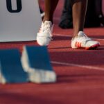 person standing beside white stand Atletica per adulti a Milano