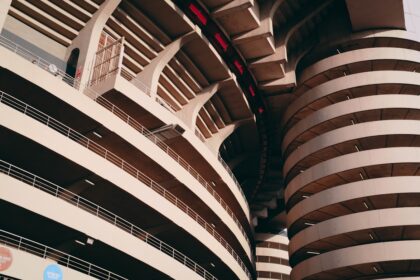a large building with a bunch of balconies on top of it