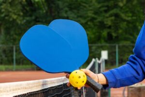 Corsi Di Pickleball Per Adulti A Milano: sport, apprendimento e socialità per adulti che vogliono cimentarsi con la racchetta