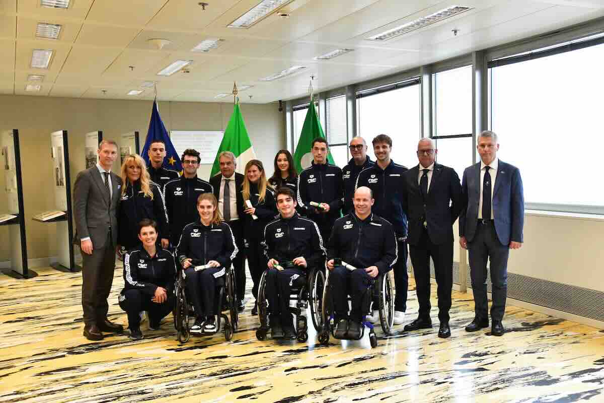 Nuoto paralimpico italiano premiato in regione Lombardia.webp