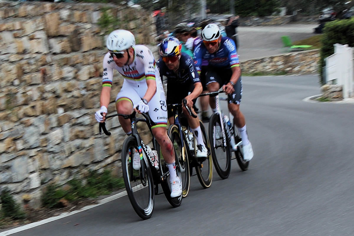 La maglia di Pogačar all’asta dopo la Milano-Sanremo