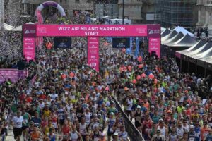 Milano Marathon 2026, iscritti raddoppiati in due anni: nuovo percorso dall’Arco della Pace al Duomo
