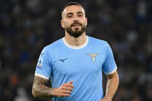 Milan, Mario Gila prima scelta per la difesa: il mercato rossonero parte da lui