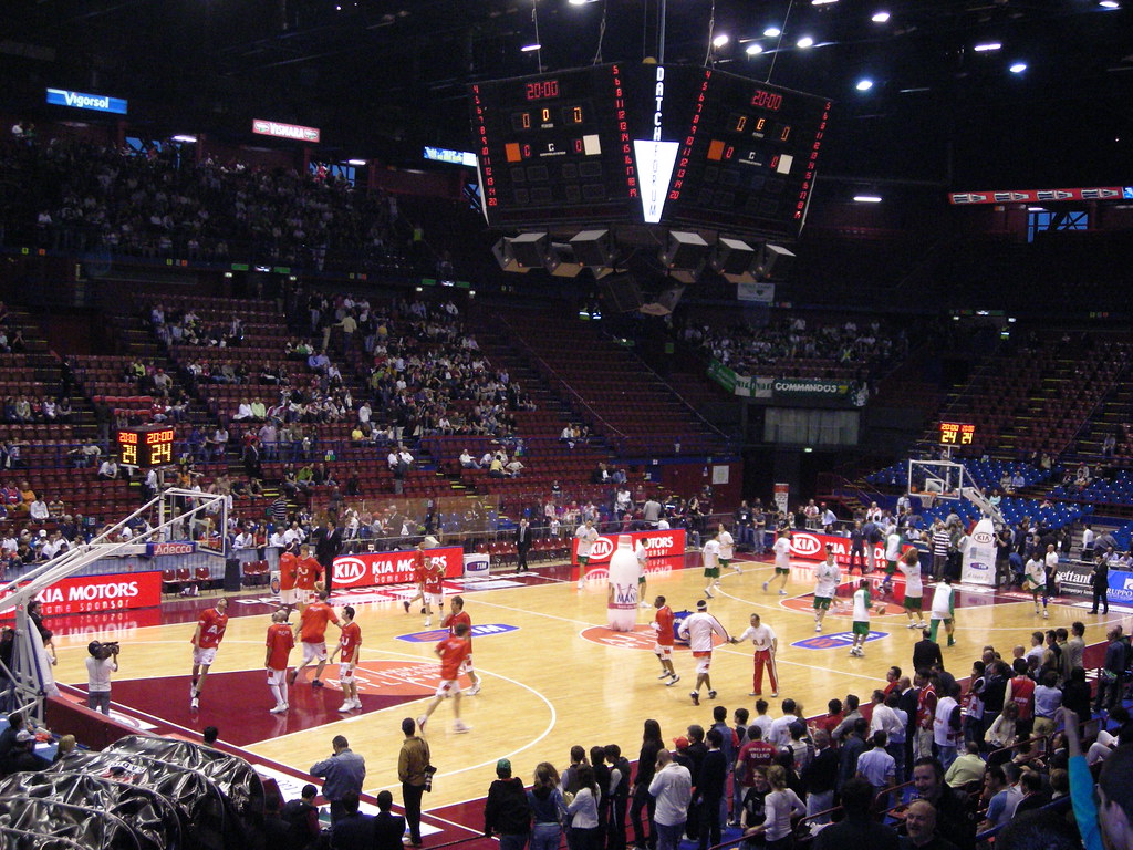 Basket e tifosi Milano