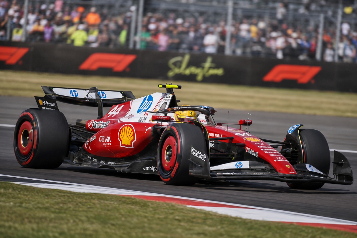 Hamilton in pole Sprint a Silverstone con Ferrari – (immagine generata con IA)