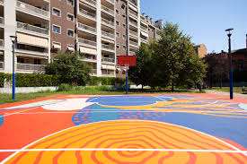 Milano, il playground Calabiana torna a vivere tra basket, arte e comunità
