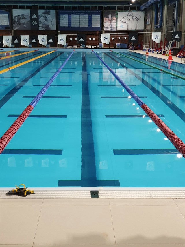 andare a nuotare in piscina